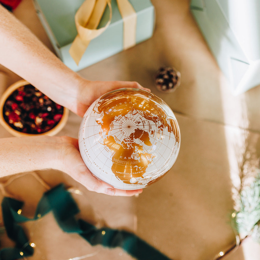 ホワイトとゴールドの地球儀-世界地図-コレクションとアートデコレーション-jp.movaglobes.store