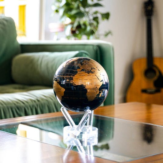 おしゃれに回る地球儀『MOVA』：光と地磁気が生み出すインテリア革命