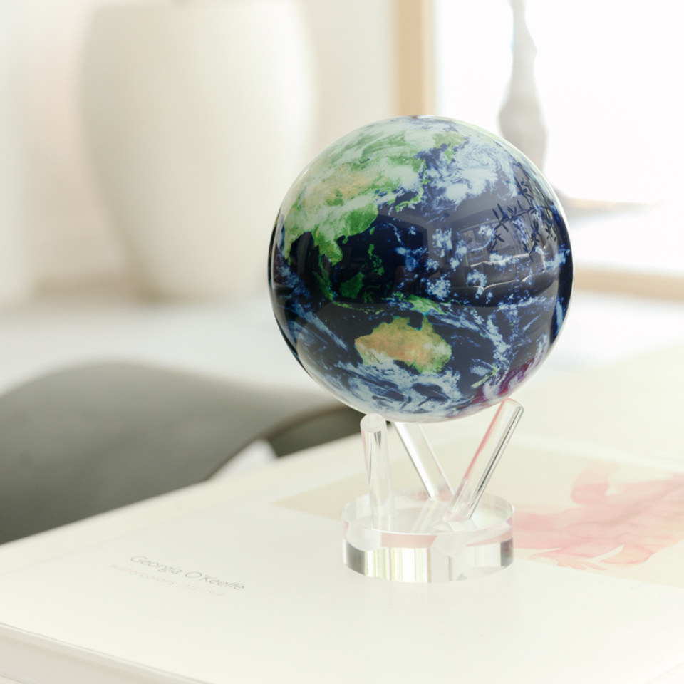 MOVAグローブ 地球儀：光と静寂が生む“動くアート”