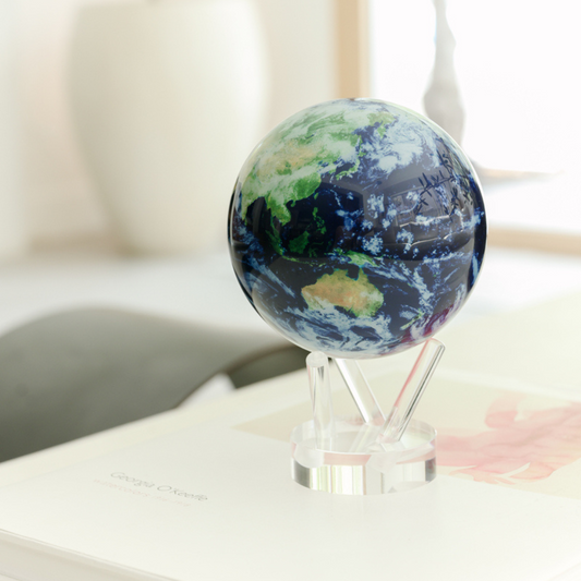 MOVAグローブ 地球儀：光と静寂が生む“動くアート”