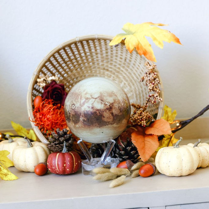 【秋のインテリア特集】MOVAグローブで彩る、秋の空間づくり