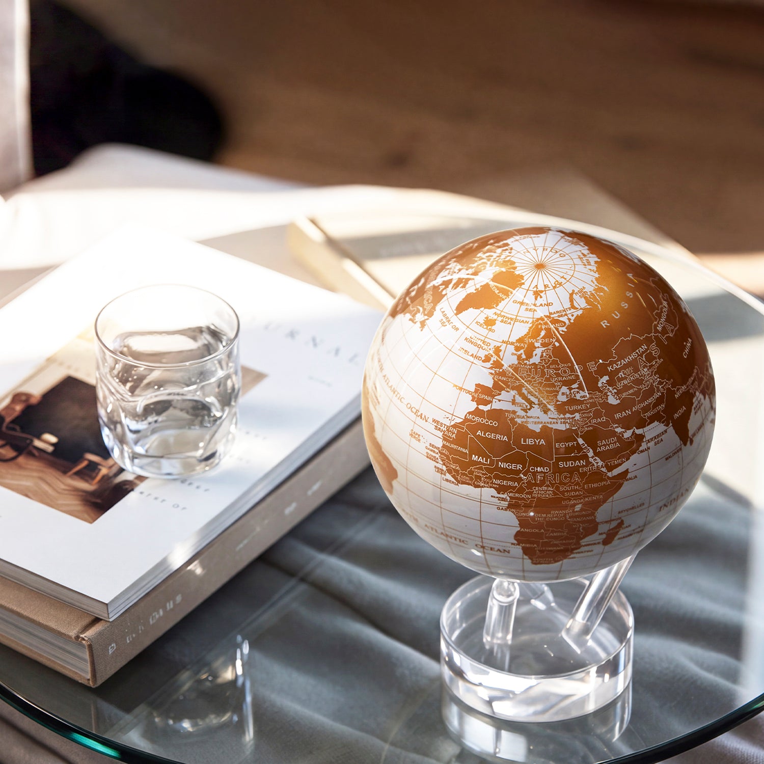 MOVA Globe モバグローブ | 光で回る不思議な地球儀｜ゴールド