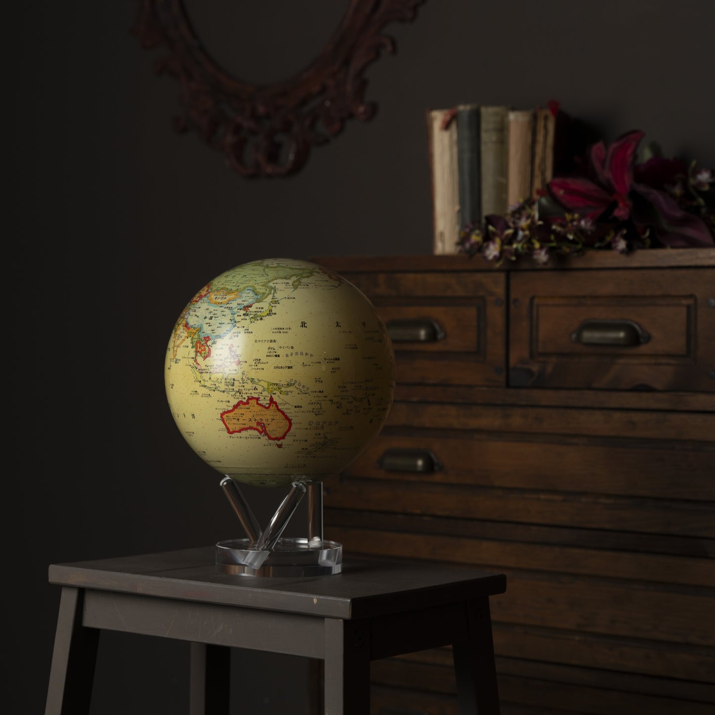 イエロー世界地図：日本語版 × 月