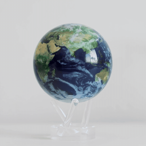 EARTH WITH CLOUDS（雲のある地球）