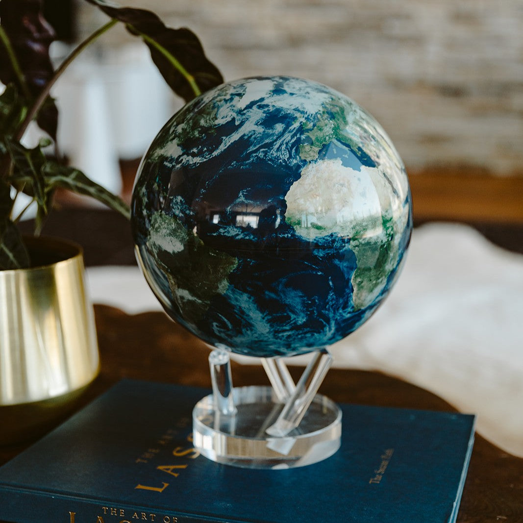 雲のある地球 × 招き猫